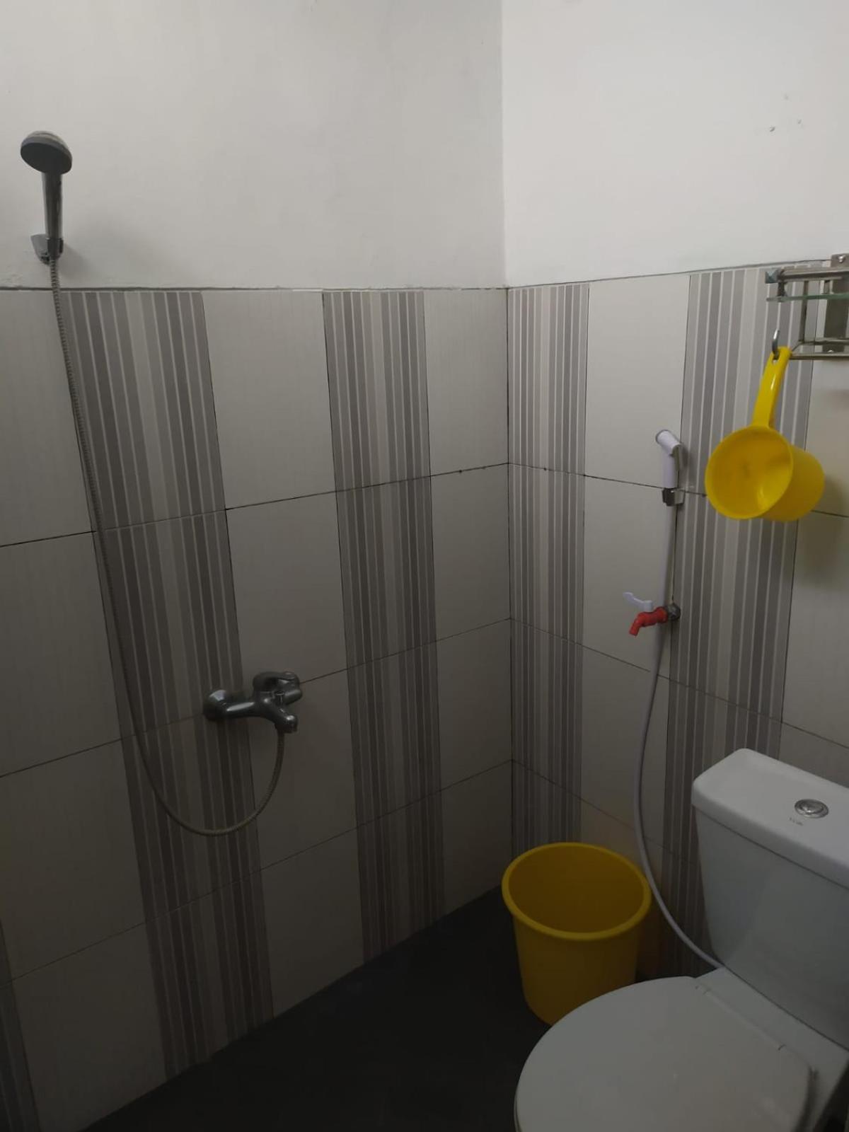 Endah Homestay Syariah Пурвокерто Экстерьер фото