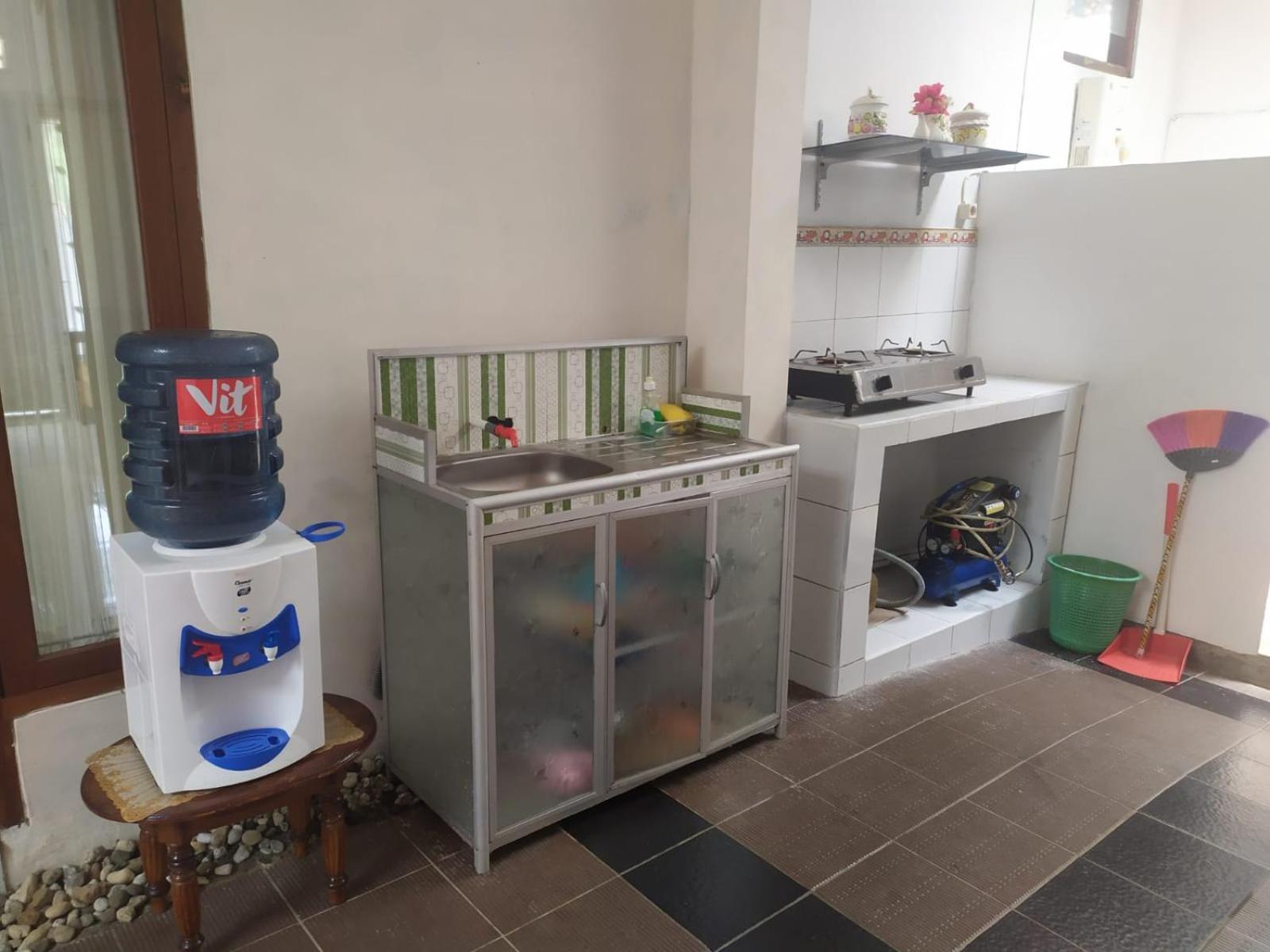 Endah Homestay Syariah Пурвокерто Экстерьер фото